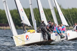 Teams in achtervolging - Fotograaf Jasper van Staveren - Eredivisiezeilen 2017 - Almere-7038