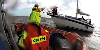 thumbnail_KNRM hulpverlening na motorstoring - foto KNRM Enkhuizen