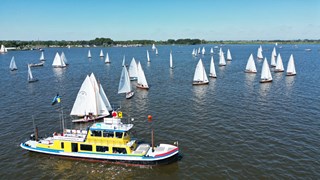 Sneekweek-boten-aan-se-start_vrij-te-gebruiken_fotograaf_Skydrone-SlotenJPG