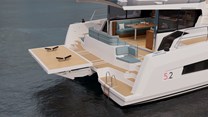 Aft deck beach club with hydraulic platform